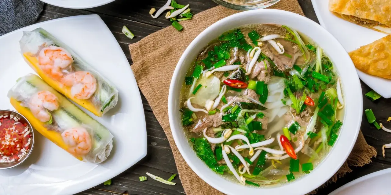 Makaron do pho: szeroki czy wąski? Wybierz idealny i uniknij błędów!