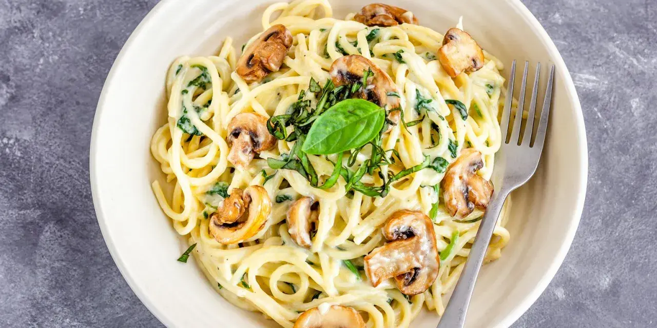 Szybkie spaghetti z gotowym sosem – łatwy przepis na obiad w 15 minut