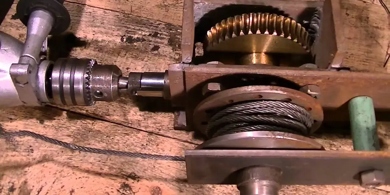 Jak zbudować wyciągarkę do ciągnika? Kompletny poradnik DIY!