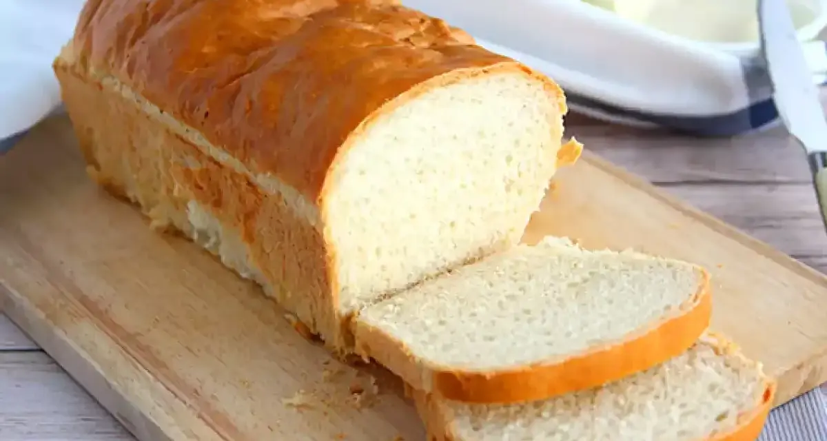 Pain de mie maison doré, parfait pour une recette facile et rapide sans machine. Idéal pour tartiner !