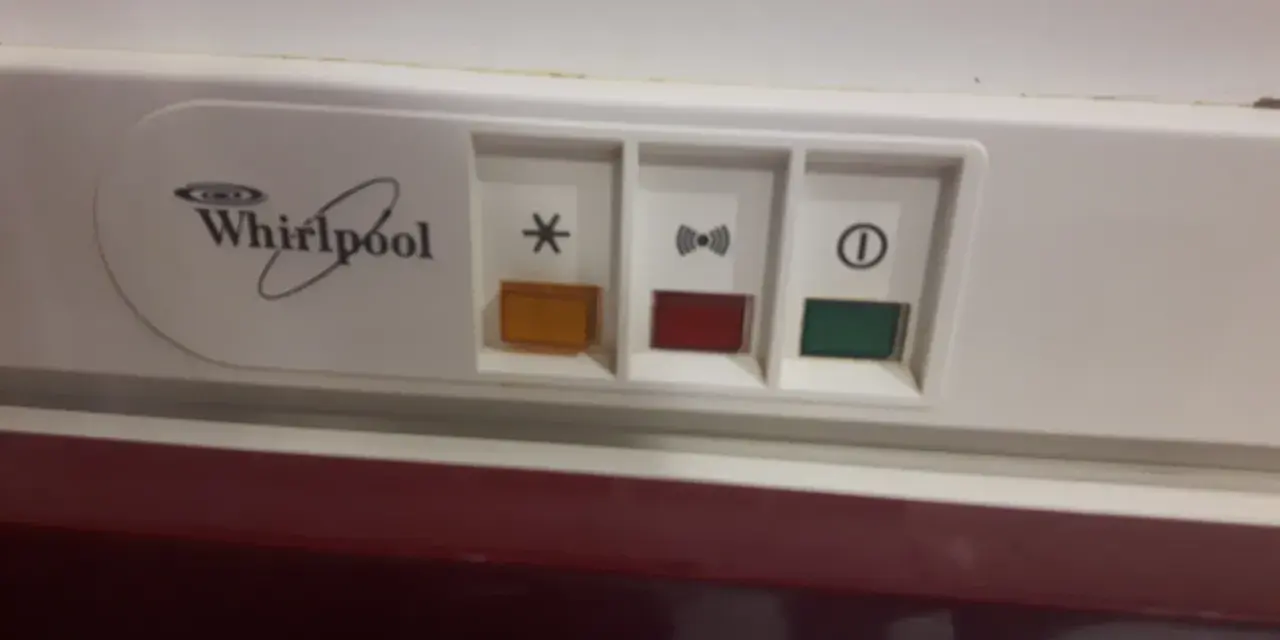 Whirlpool: Kontrolki lodówki co oznaczają i jak reagować?