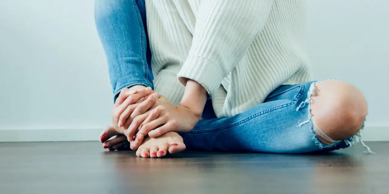 Skuteczne sposoby na obcierające buty – jak uniknąć bólu stóp