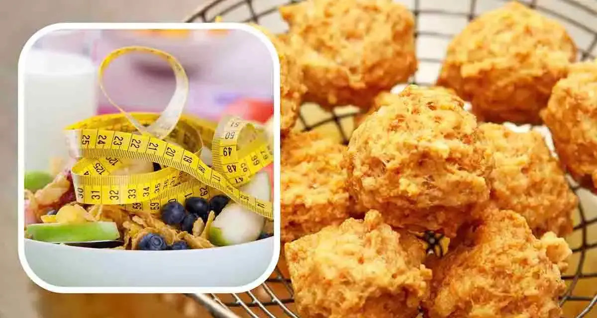 Polpette al forno dorate e croccanti, accanto a una ciotola di muesli, frutta e un metro da sarta, per un pasto sano e gustoso.