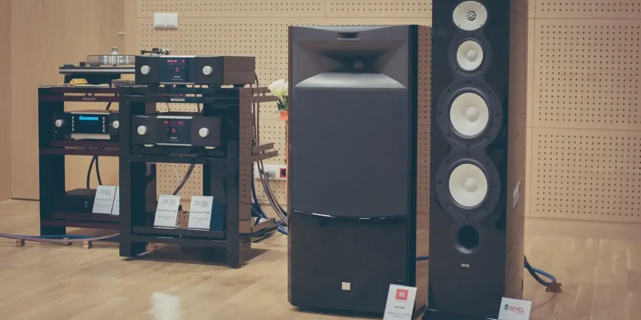 System audio z głośnikami Revel i elektroniką Mark Levinson 5805.