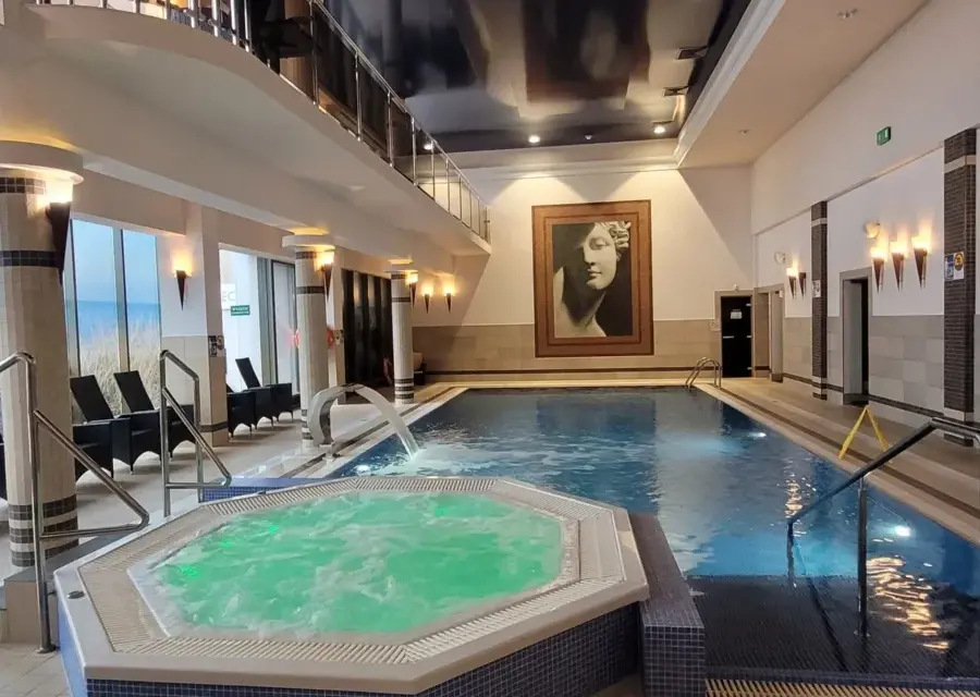 Hotel Lambert Ustronie Morskie: SPA, plaża i historia - poznaj!