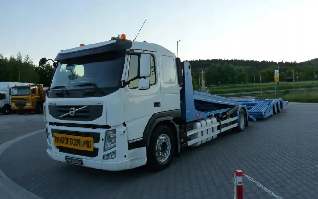 Ile można jechać autolawetą na autostradzie? Sprawdź, by uniknąć kar