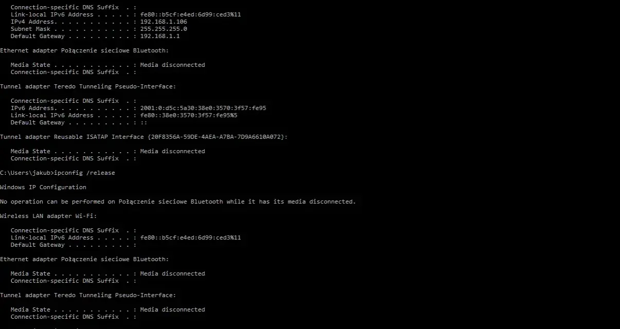 Wyniki polecenia ipconfig pokazują konfigurację sieciową, w tym adresy IP i bramy domyślne dla adaptera Wi-Fi.