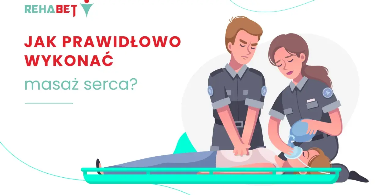 Ratownicy medyczni pokazują, jak zrobić masaż serca osobie nieprzytomnej. Uczą resuscytacji krążeniowo-oddechowej.