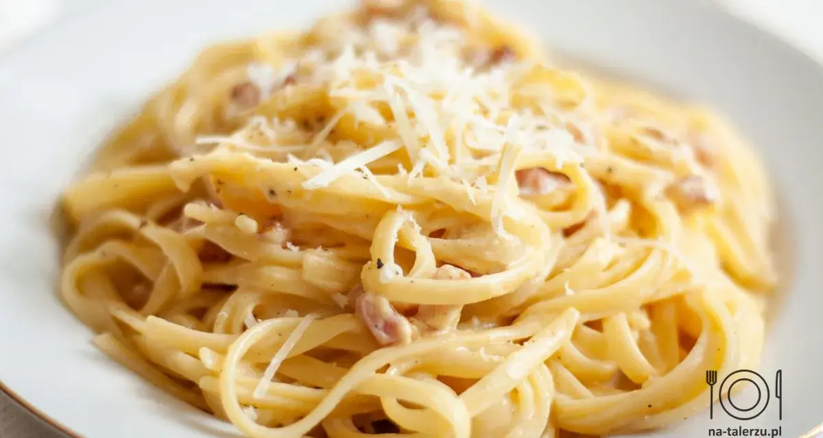 Idealna Carbonara ze Śmietaną: Sekret kremowego sosu krok po kroku