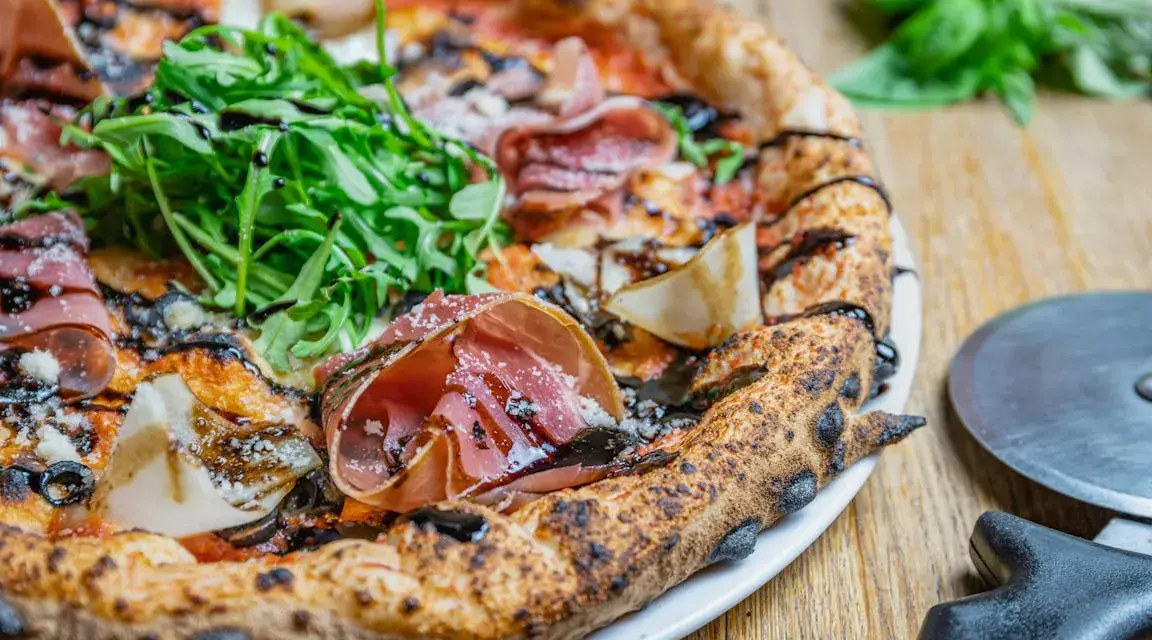 Prawdziwa Pizza Capricciosa: Poznaj skład i sekrety włoskiego smaku