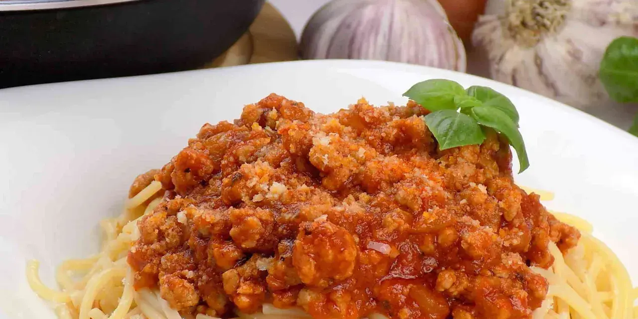 Spaghetti z mięsem mielonym: Mój przepis na sos, który pokochasz