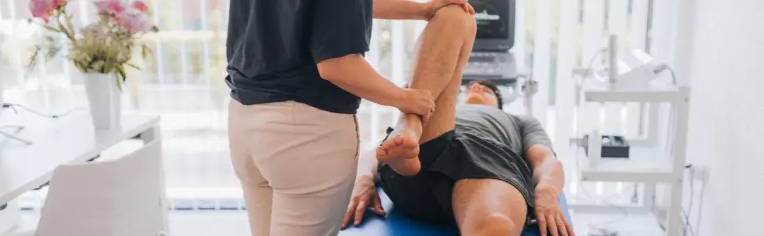 Skuteczna rehabilitacja na kolano po urazie - sprawdzone metody i ćwiczenia