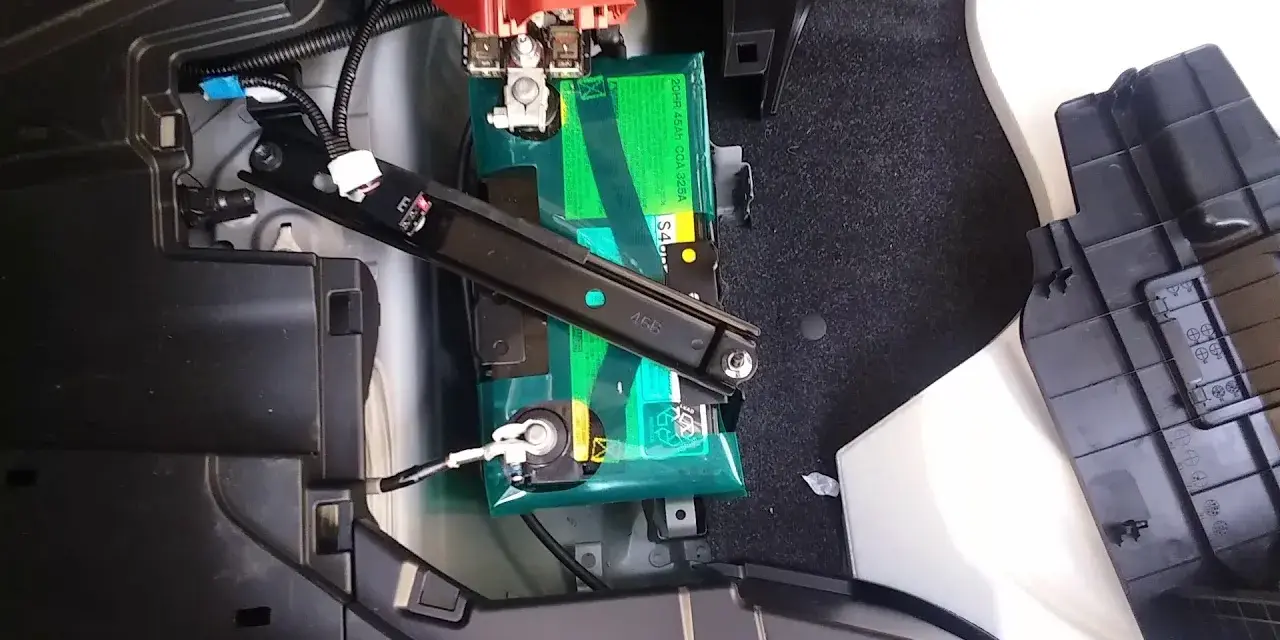 Gdzie jest akumulator w Toyota RAV4 Hybrid? Odkryj jego lokalizację