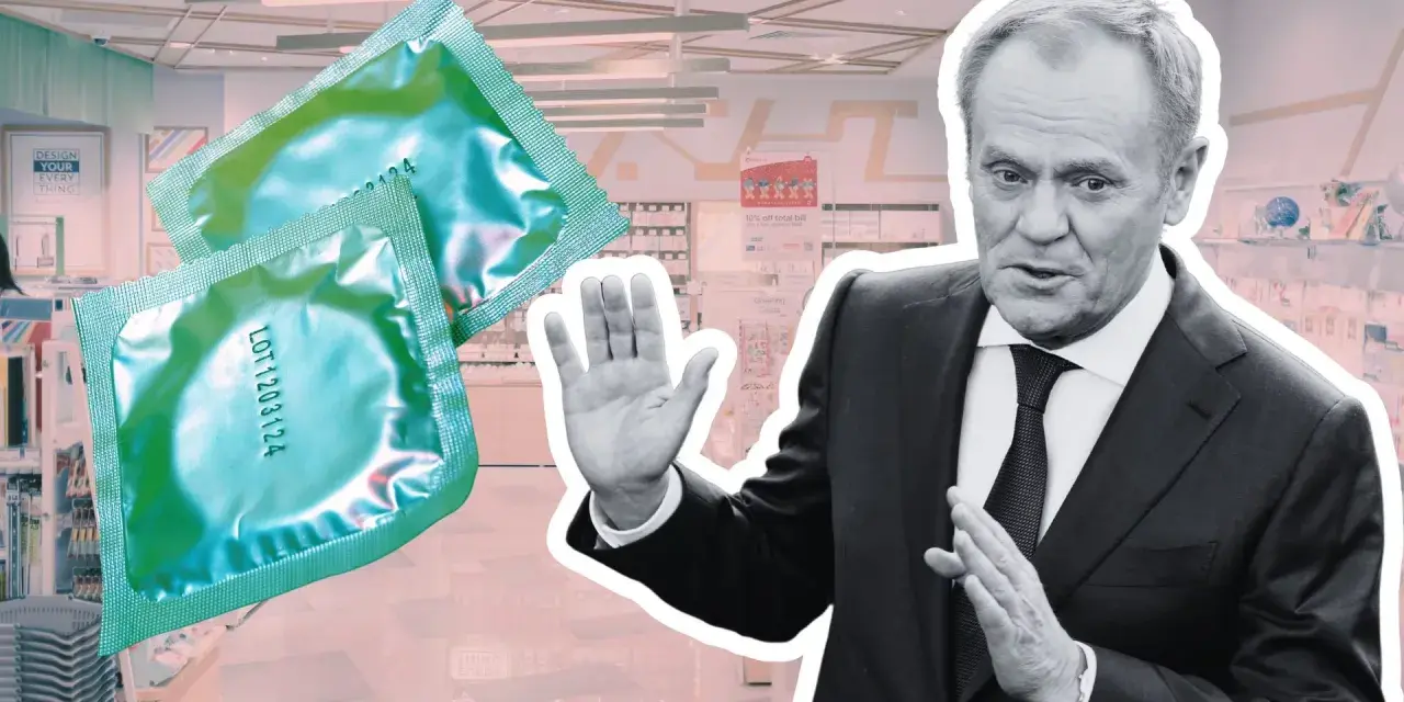 Polityk gestykuluje na tle sklepu, gdzie widać prezerwatywy. Pytanie "od ilu lat można kupować prezerwatywy" nabiera tu nowego znaczenia.