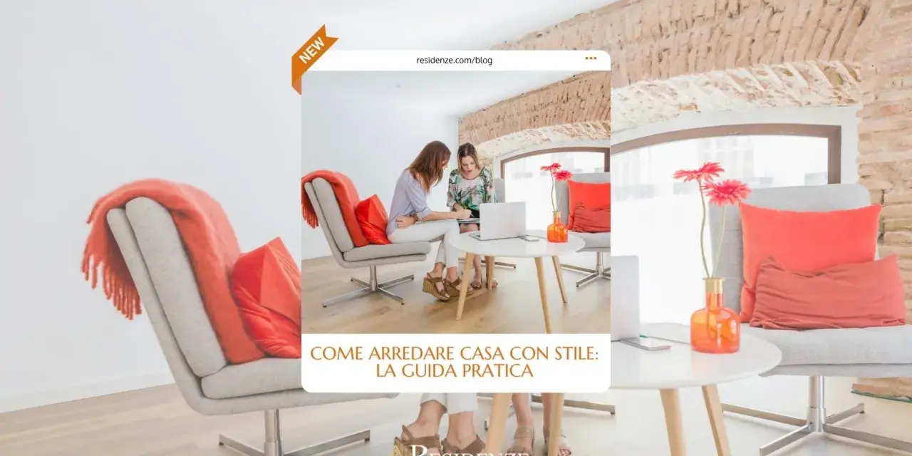 Due donne discutono idee per arredare casa in un salotto moderno con poltrone grigie e cuscini arancioni.