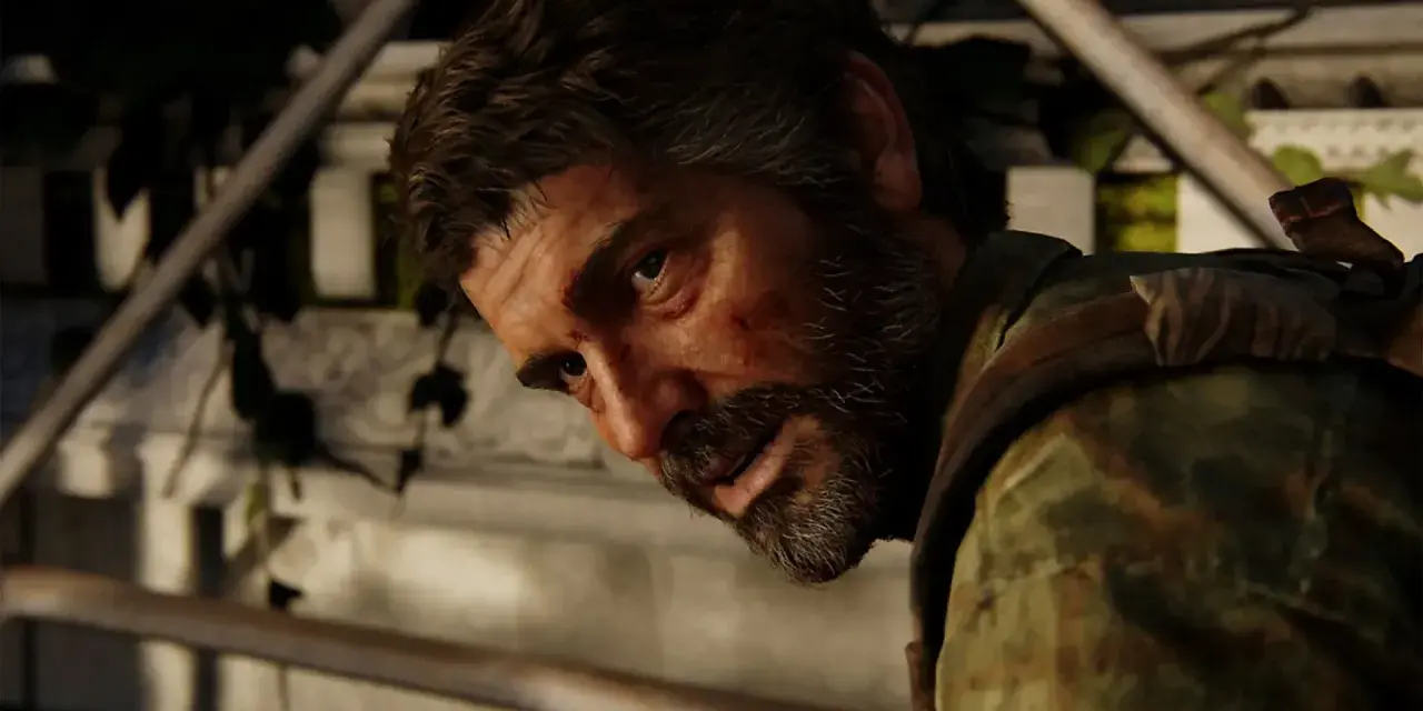 Joel, con heridas en el rostro, mira fijamente. Detrás de él, una estructura de piedra cubierta de hiedra. ¿Esconde algo, como una caja fuerte de The Last of Us 1?