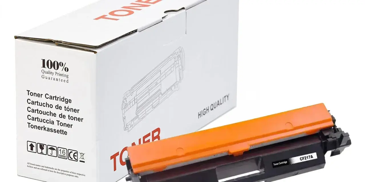 Pomarańczowy toner CF217A, idealny do drukowania wysokiej jakości. Opakowanie z napisem "TONER" i gwarancją 100% jakości.