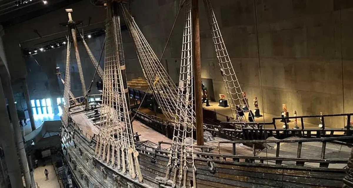 W muzeum wazy sztokholm podziwiać można wspaniały okręt Vasa, który po wiekach spędzonych na dnie morza powrócił do życia.