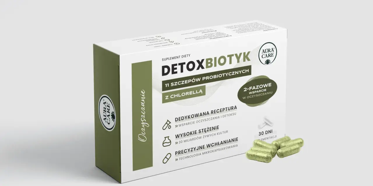 Opakowanie suplementu diety Detoxbiotyk z chlorellą, wspierające oczyszczanie. Zawiera 11 szczepów probiotycznych.