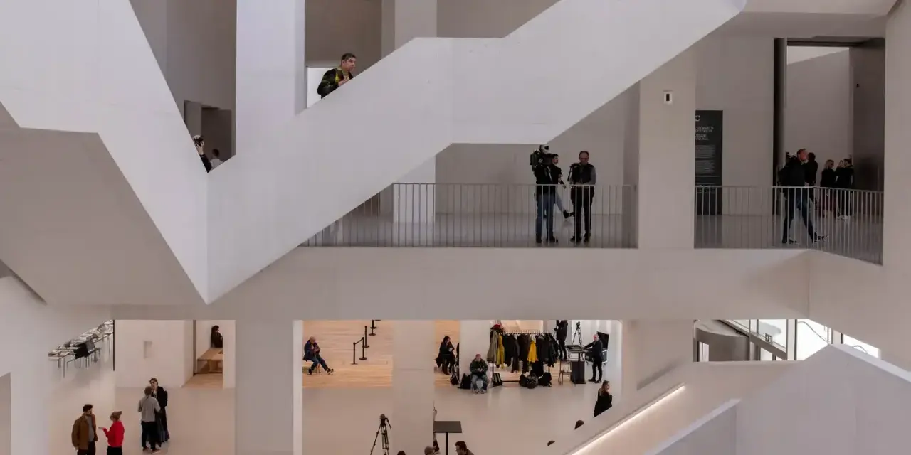 Nowe muzeum sztuki nowoczesnej w Warszawie – co warto wiedzieć?
