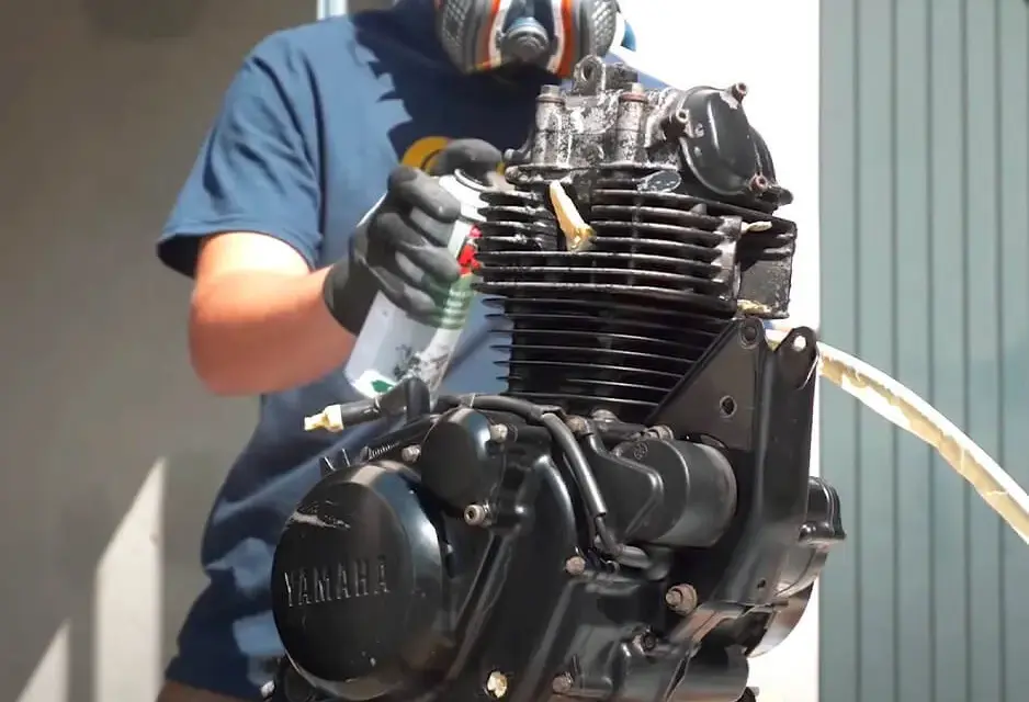 Peindre moteur moto : Le secret d'une peinture durable et pro