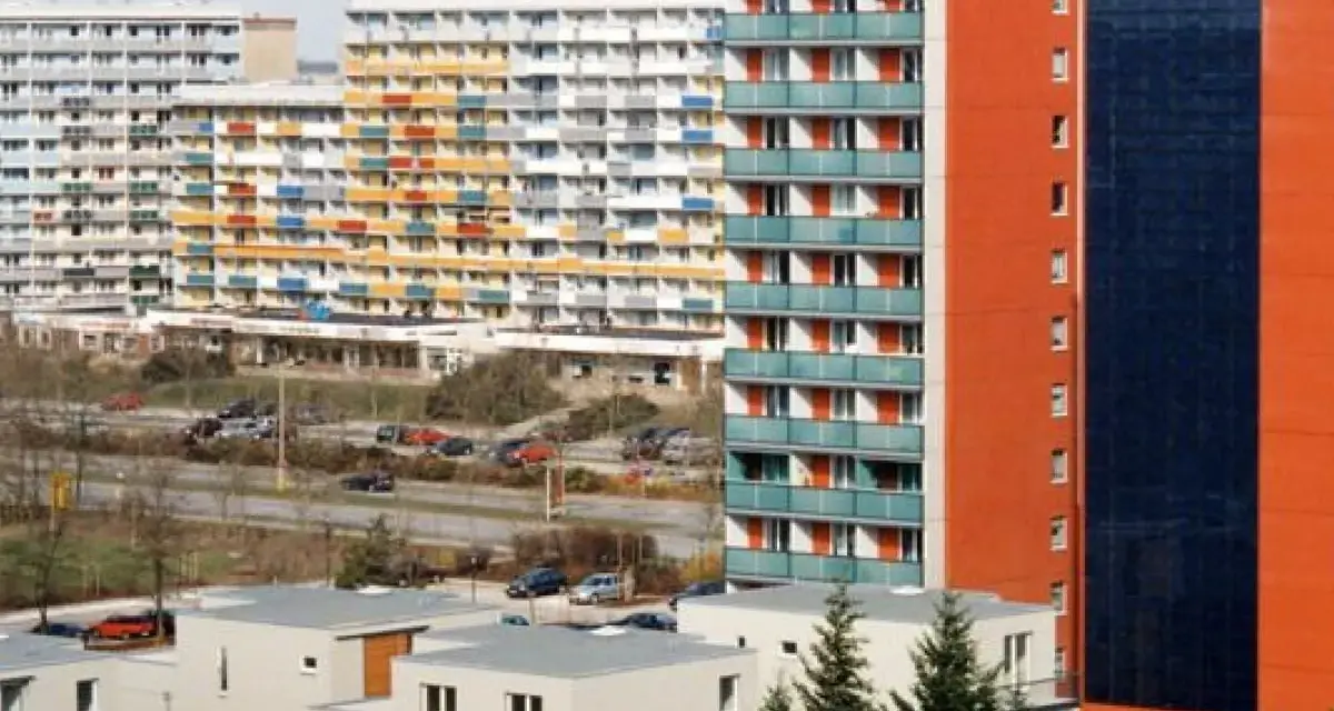 Blokowiska w różnych kolorach. Czy Twój blok trafi na listę rewitalizacji? Kto zyska na ustawie o rewitalizacji blokowisk?