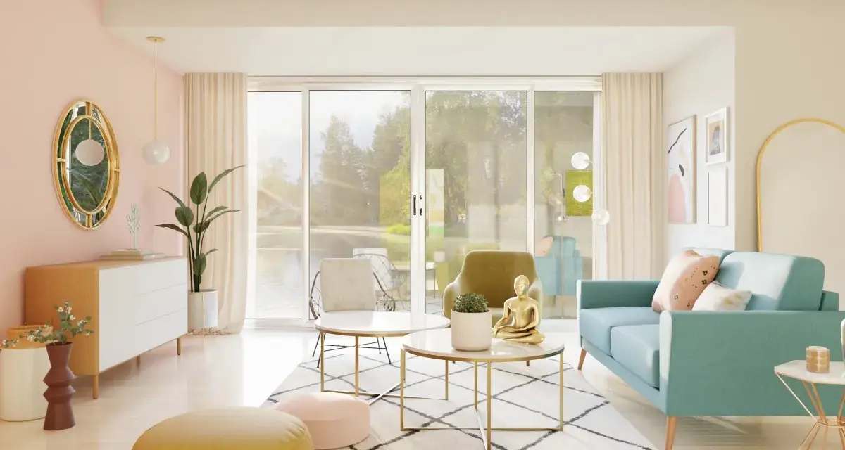 Un salón eclectico con sofá turquesa, mesa de centro dorada, pufs coloridos y un espejo ovalado.