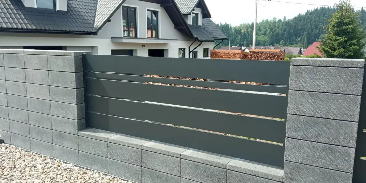 Co na ogrodzenie - najlepsze materiały i porady na każdy budżet