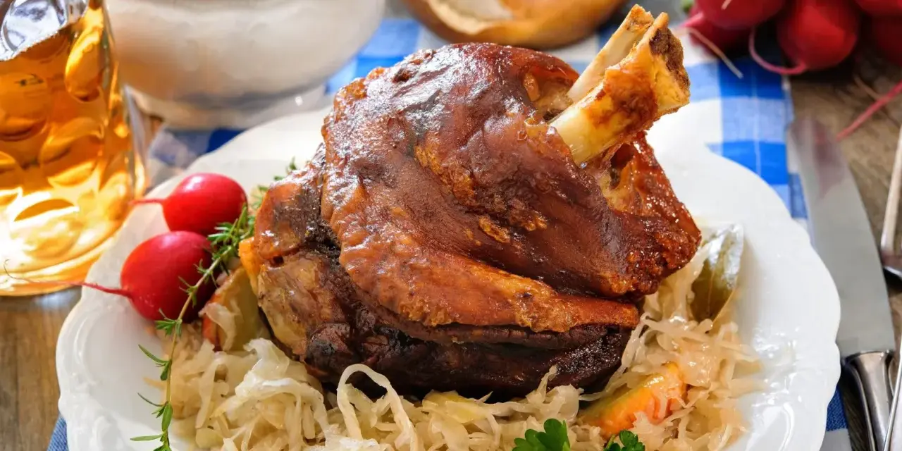 Jak upiec golonkę w piekarniku bez gotowania i cieszyć się smakiem