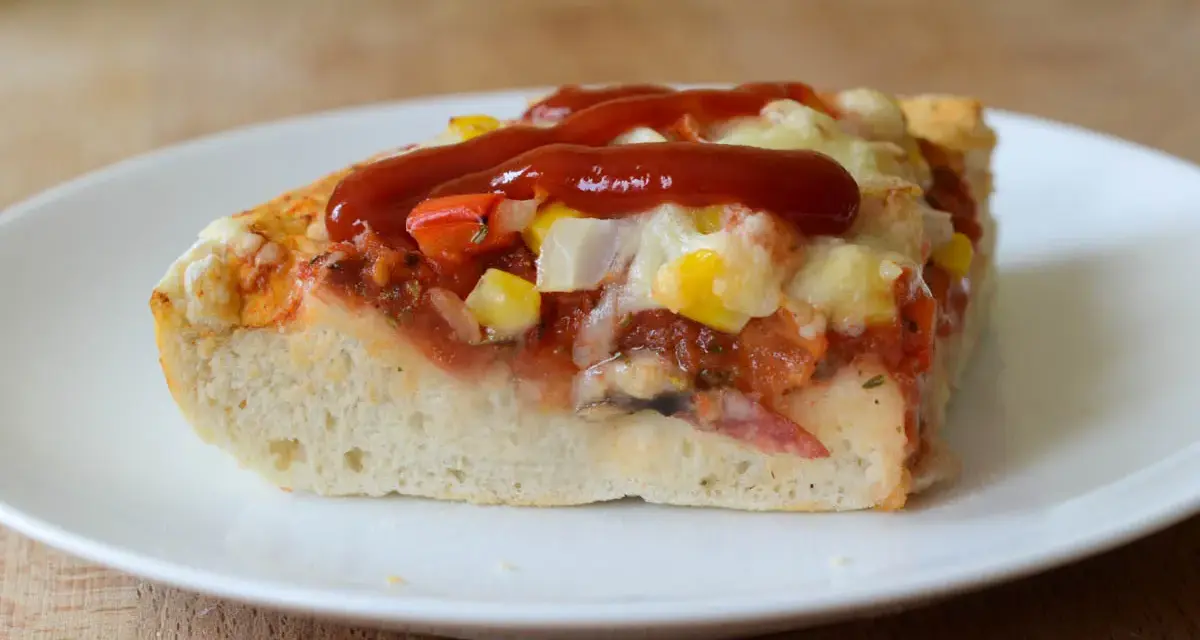 Idealna domowa pizza: sekrety ciasta, sosu i chrupkiego spodu