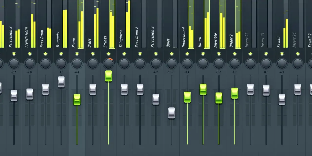 Panel miksera z nazwami ścieżek, w tym "Bass Drum" i "808 bass", z poziomami głośności i suwakami.