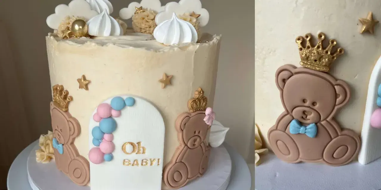 Söt gender reveal tårta med nallebjörnar, moln och stjärnor. Ett perfekt recept för att avslöja om det blir en flicka eller pojke!