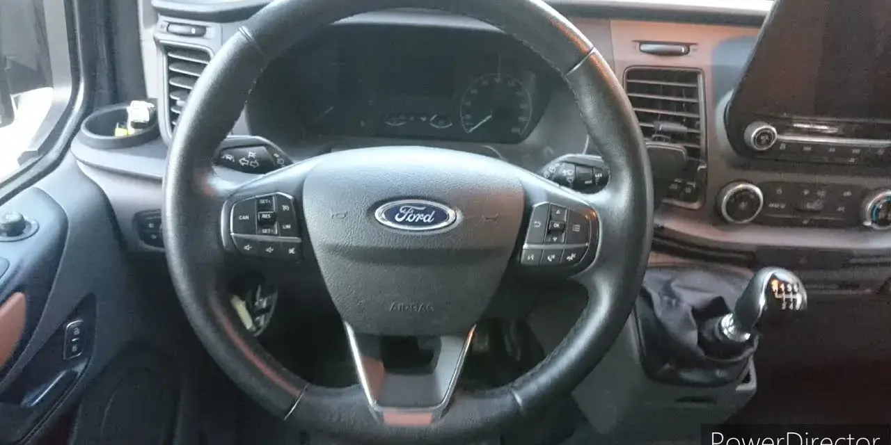 Ford Transit bezpieczniki: Gdzie są i jak je wymienić?