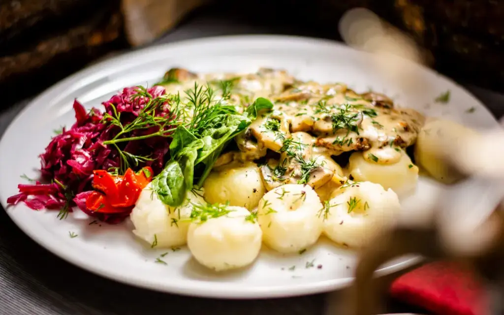 Gdzie zjeść w Katowicach? Przewodnik po smakach i okazjach