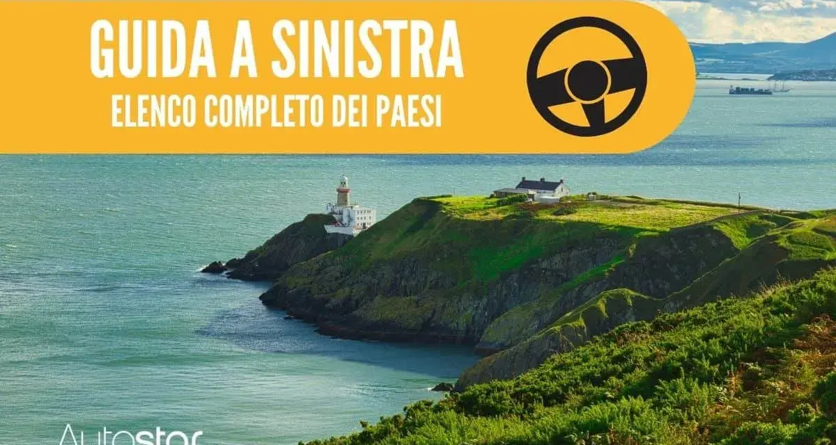 Guida a sinistra paesi: elenco completo. Paesaggio costiero con faro e case su una scogliera verde.