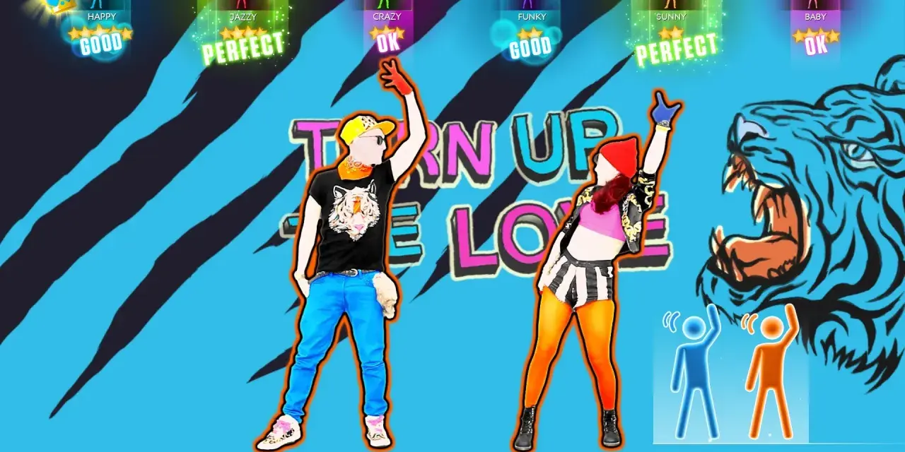 Dos bailarines en pantalla de Just Dance 2014, con puntuaciones y el título "Turn Up The Love". ¡Perfecto para disfrutar de las canciones!