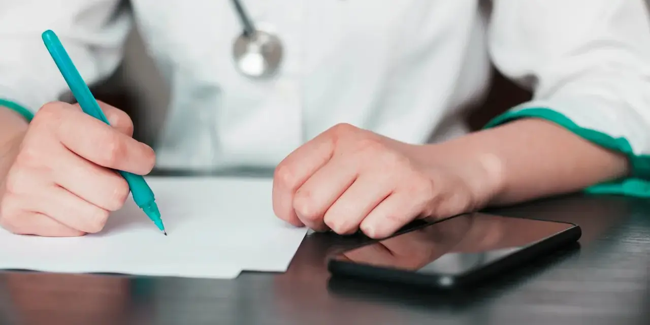 Zwolnienie lekarskie od dentysty? Sprawdź, kiedy dostaniesz L4!