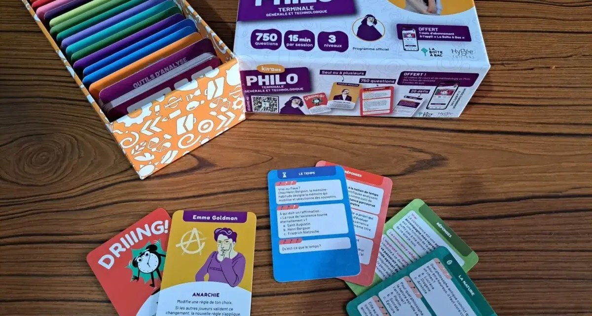 Un bac jeu de cartes "Kit'Bac Philo" pour la Terminale, avec des cartes questions et réponses sur le thème de la philosophie.