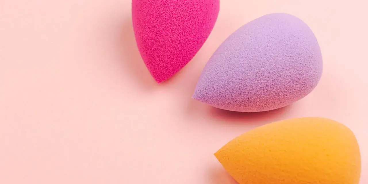 Make-up Schwamm sauber machen: Effektive Methoden für strahlende Hygiene