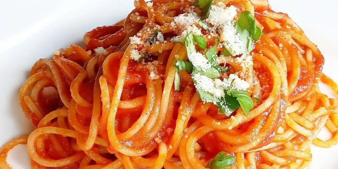 Sos do spaghetti z passaty: Prosty przepis na idealny smak!