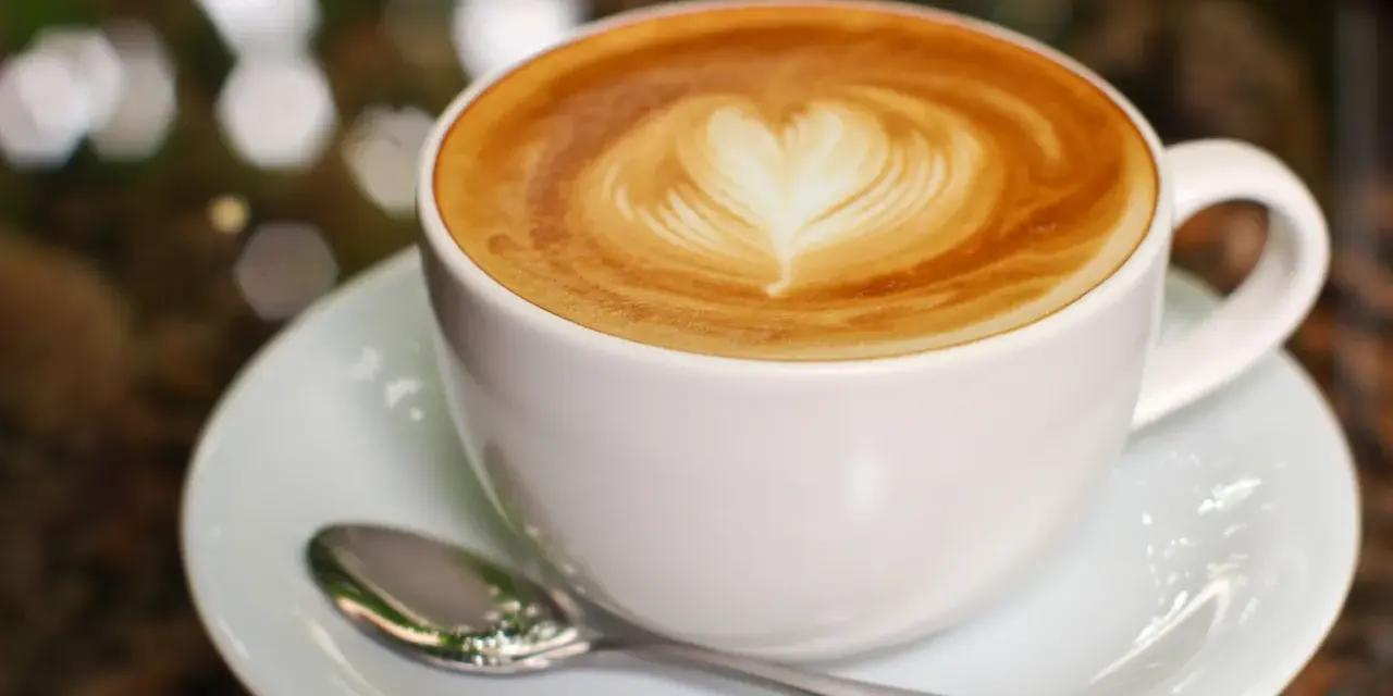 Espresso macchiato: przepis na idealną kawę. Bez ekspresu też!