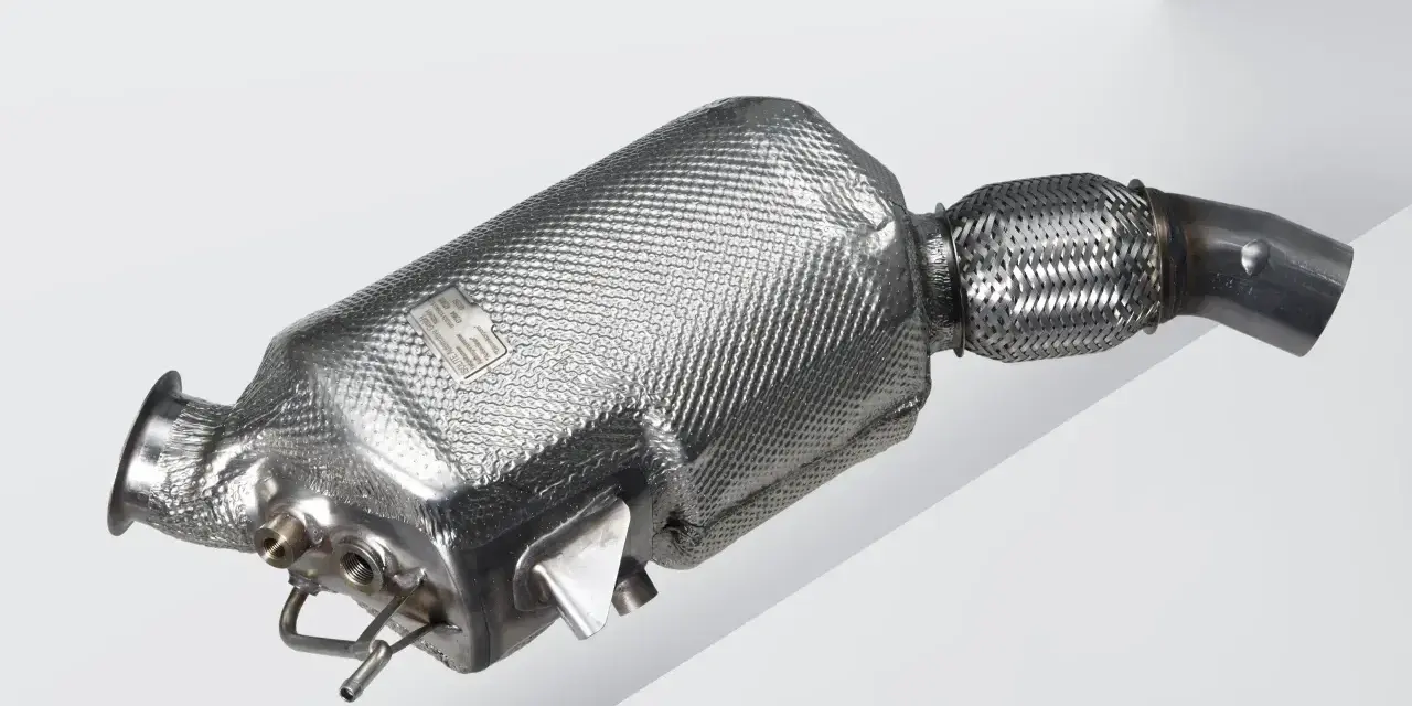 Filtr DPF, kluczowy element układu wydechowego. Czyszczenie DPF czy warto? Zobacz, jak wygląda i dlaczego warto o niego dbać.