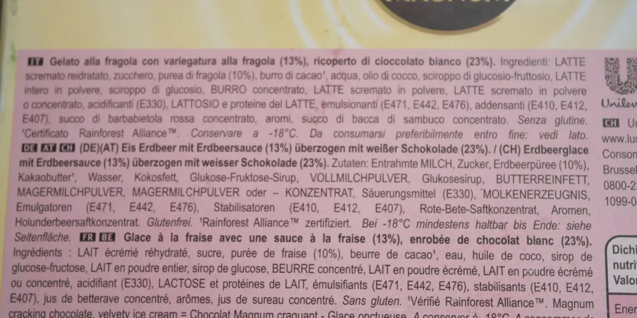 Magnum Erdbeer-Eis mit weißer Schokolade (23%). Die Zutatenliste für dieses leckere Eis ist lang und vielfältig.