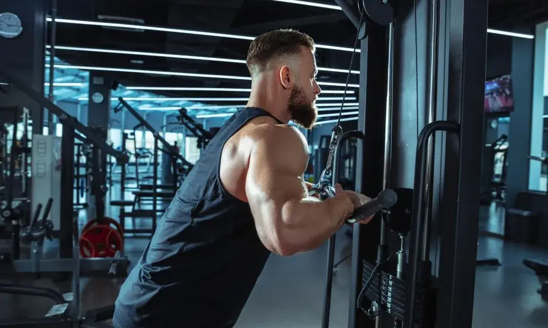 Trening CrossFit: Ile trwa i co robisz przez tę godzinę?