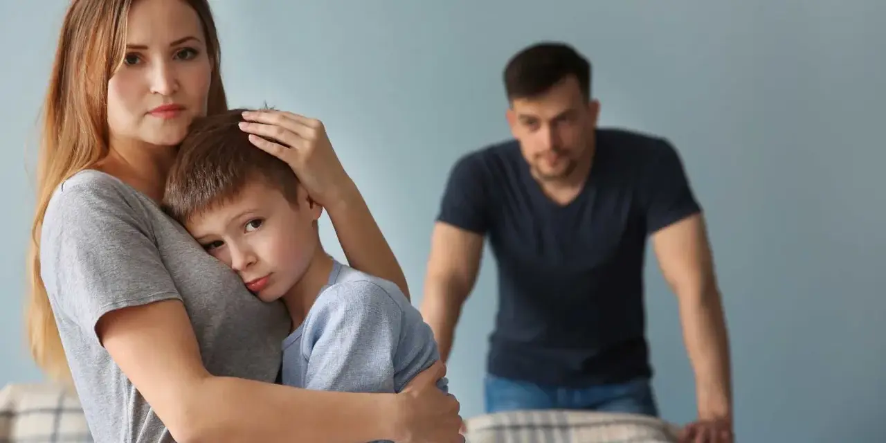 Nowy partner w życiu dziecka: Kiedy i jak to zrobić z troską?