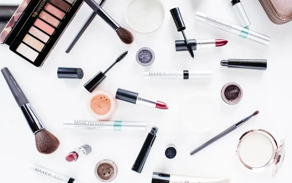 Jak dobrać krem BB, rozświetlacz i bronzer w kremie do codziennego makijażu twarzy? Przegląd produktów i wskazówki, na co zwrócić uwagę przy wyborze
