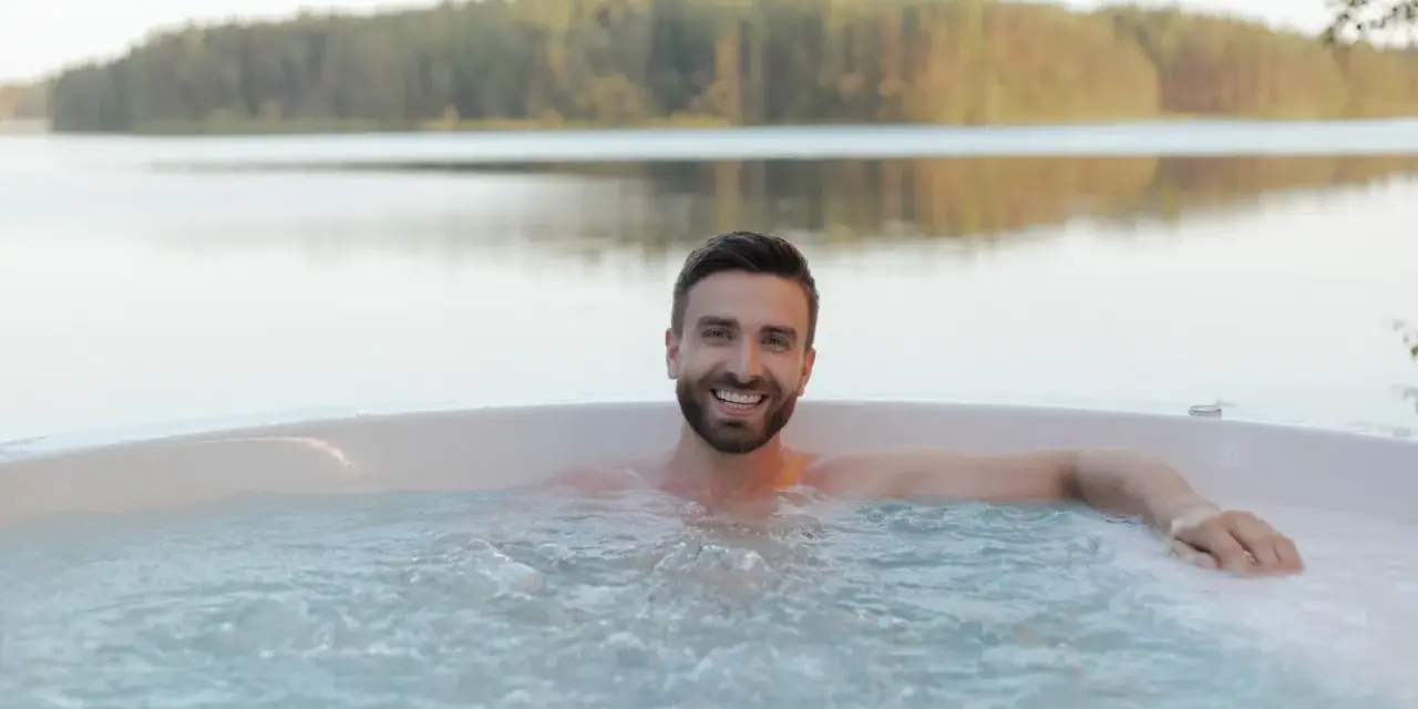 Wanna ogrodowa całoroczna – jak stworzyć prywatne spa na własnym podwórku?