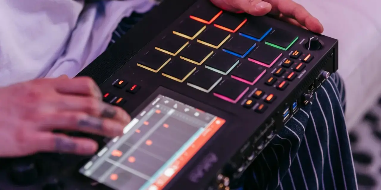 Studio w jednym urządzeniu: odkryj moc samplerów AKAI i twórz muzykę bez granic