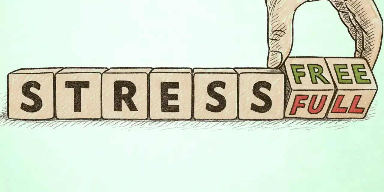 Mano che cambia i cubi da "STRESS" a "STRESS FREE". Strategie di coping per una vita più serena.