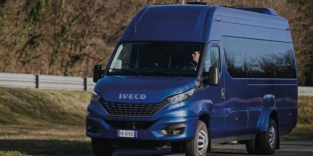 Ile za km bus 20 osobowy – poznaj ukryte koszty wynajmu